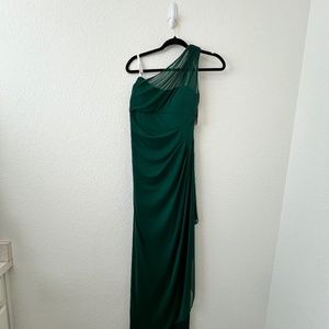 Davids Bridal NWT jumper f=green gown size 8. w48/00 hanger